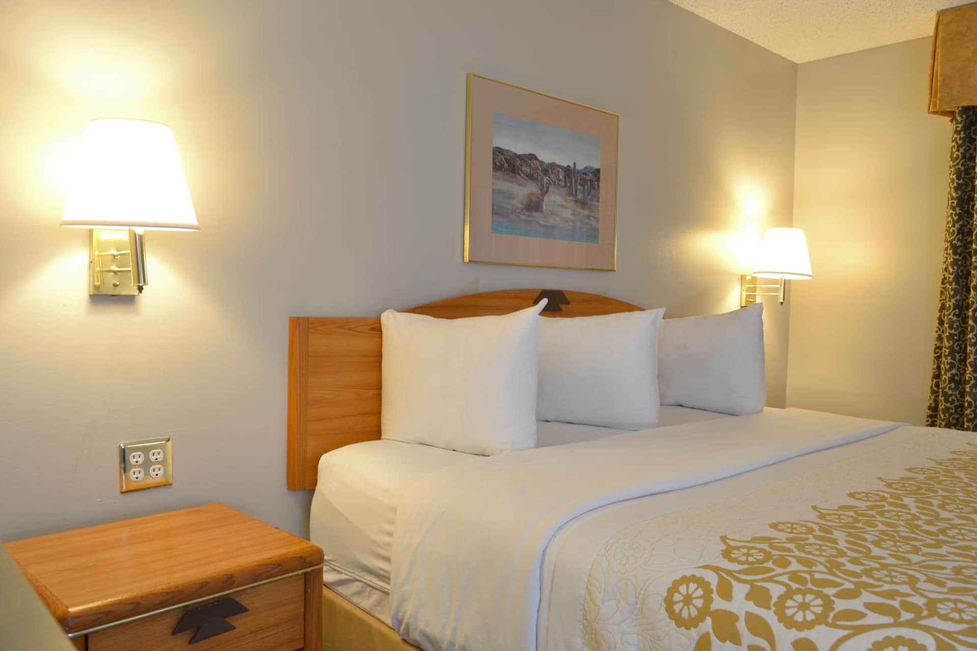 Days Inn & Suites by Wyndham Airport Albuquerque