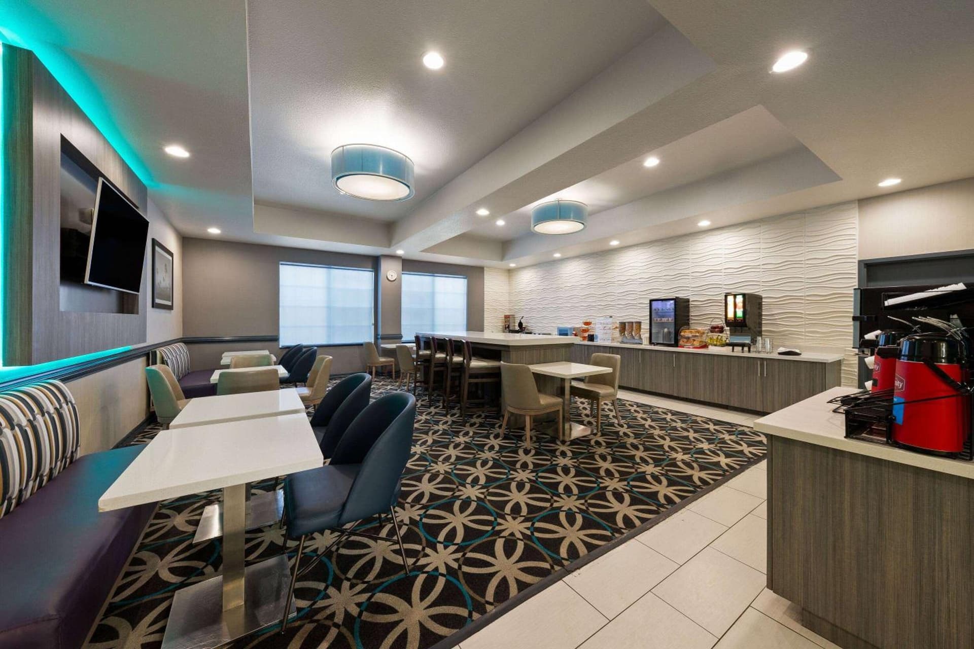 La Quinta Inn & Suites by Wyndham Ft. Worth - Forest Hill TX