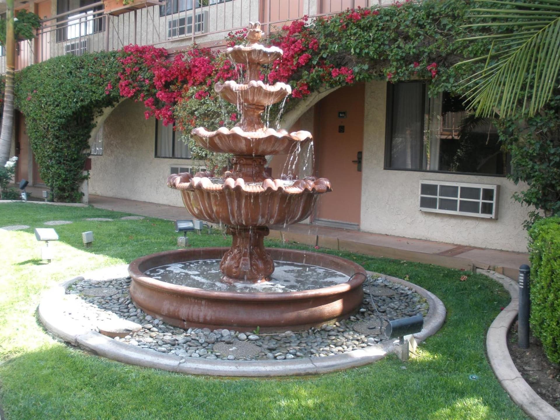 Garden Inn & Suites