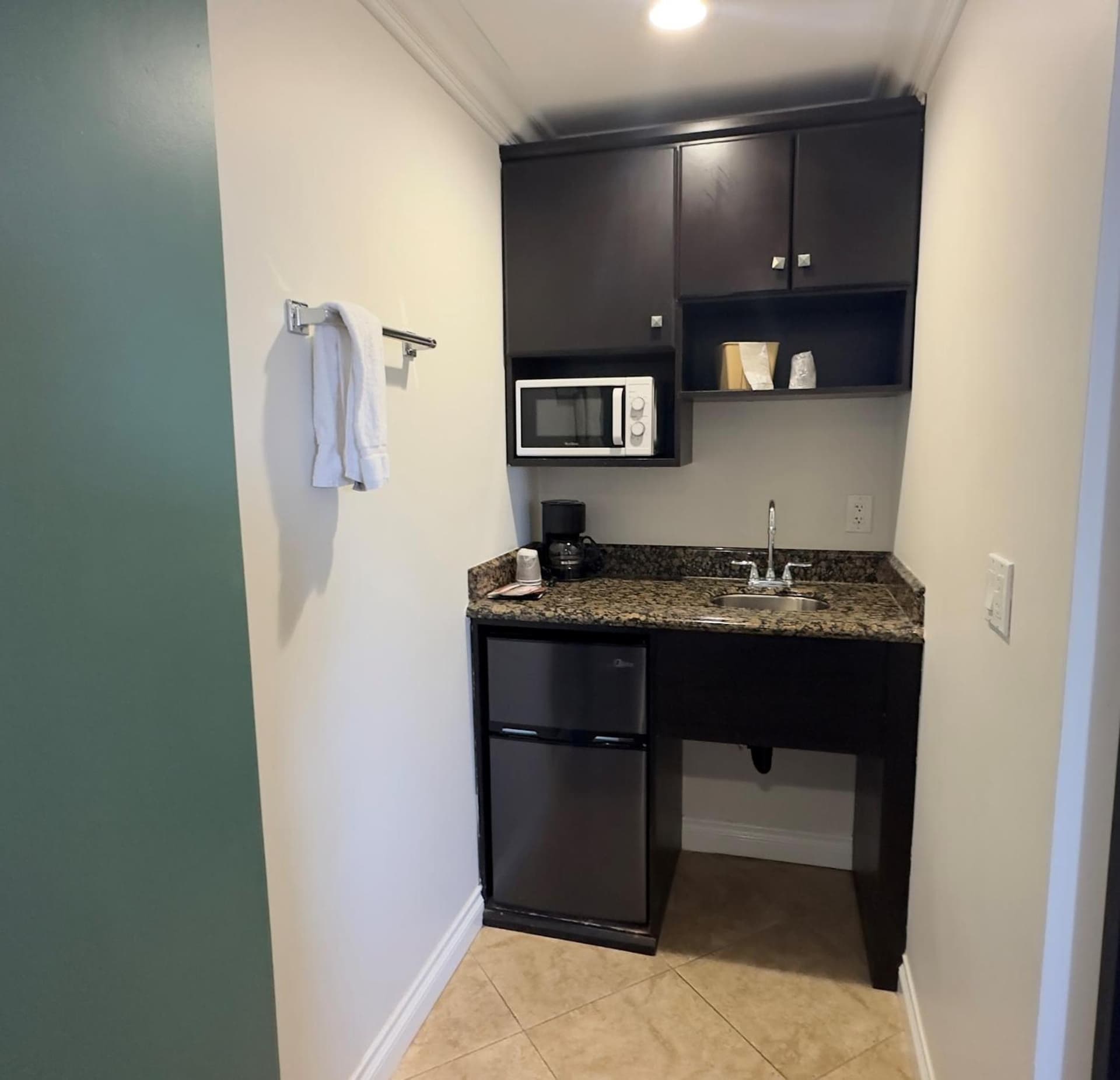 Garden Inn & Suites