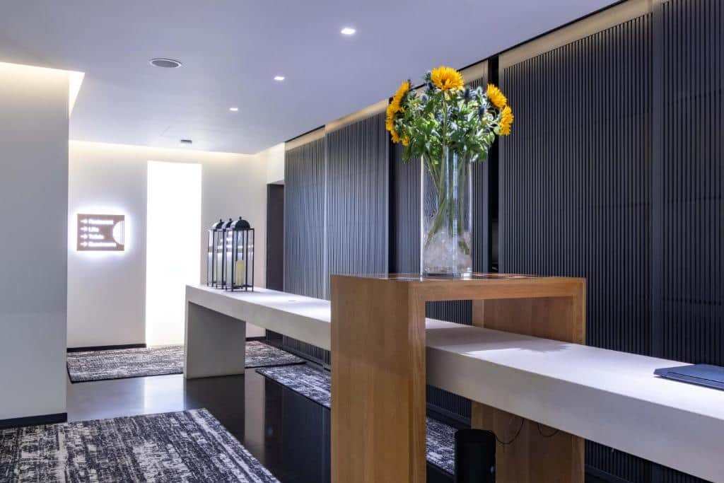 La Suite West