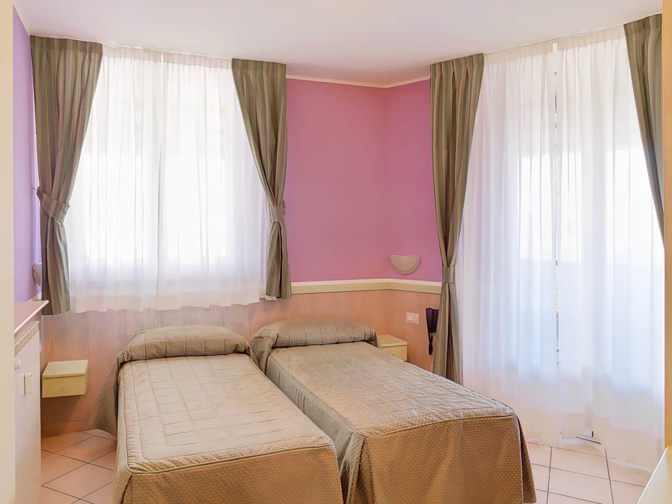 Hotel Arco Romana