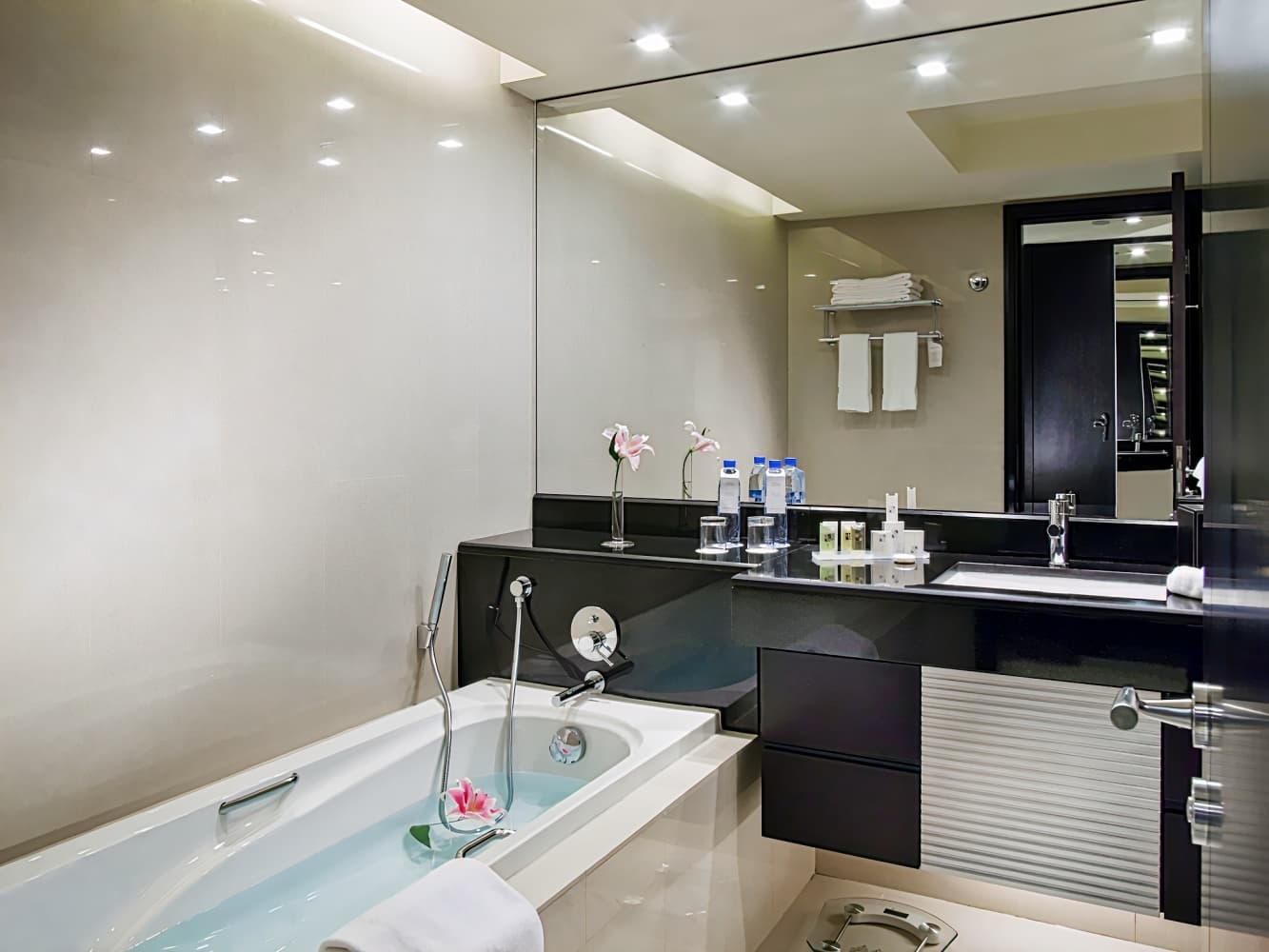 Mercure Gold Hotel Jumeirah Dubai by Accor