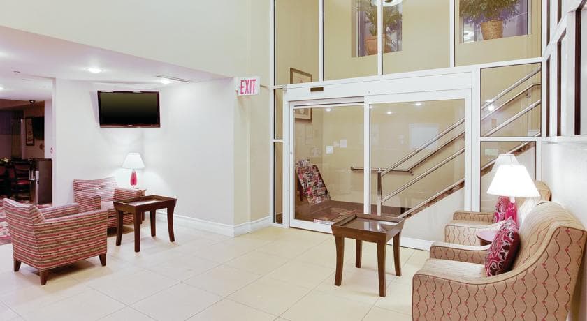 La Quinta Inn & Suites JFK Airport