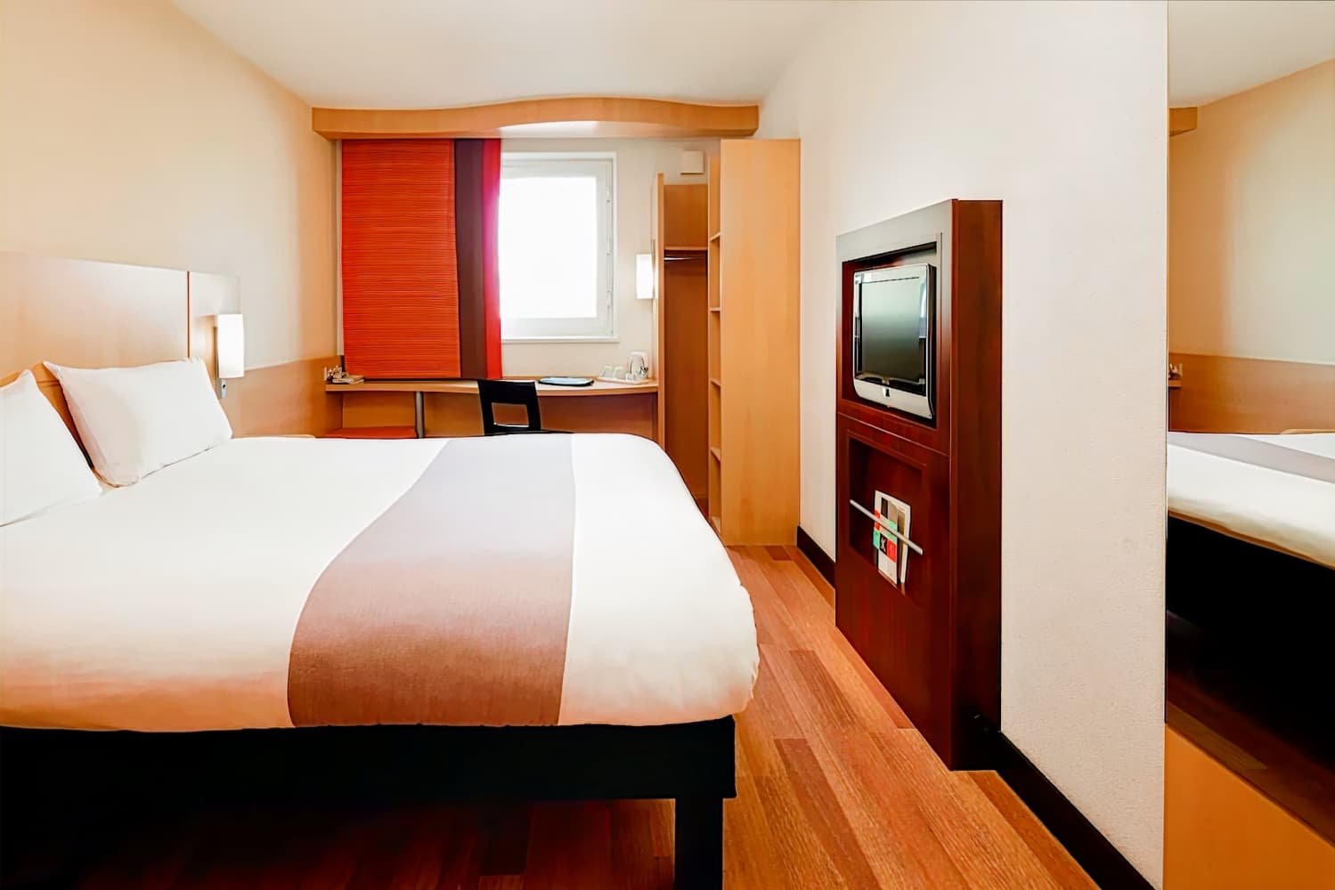 ibis Como