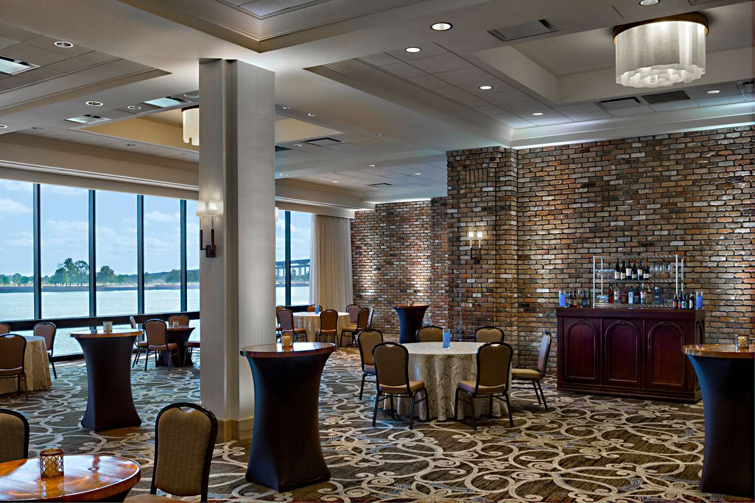 Hilton New Orleans Riverside