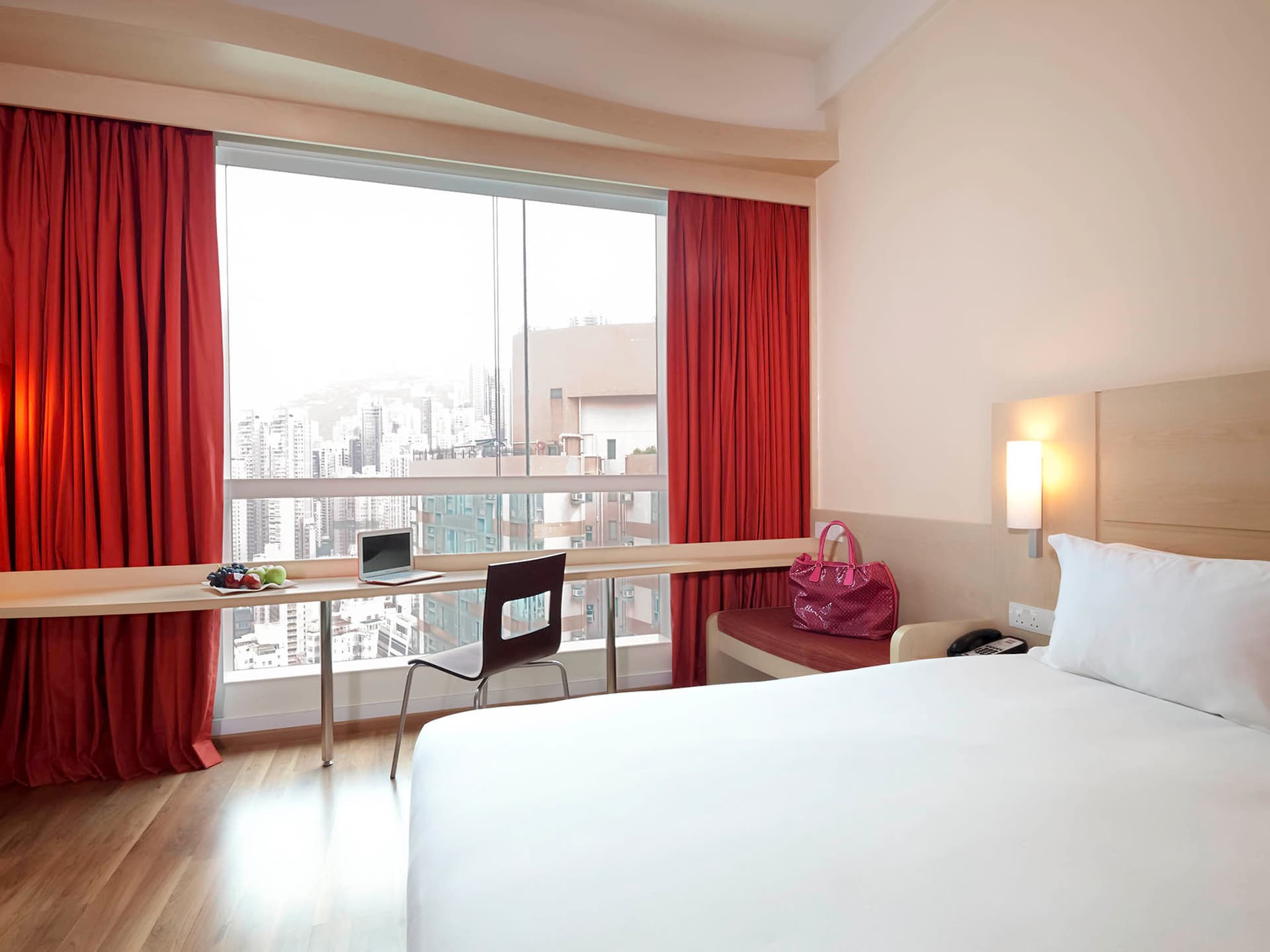宜必思香港中上環酒店 ( Ibis Hong Kong Central and Sheung Wan Hotel )