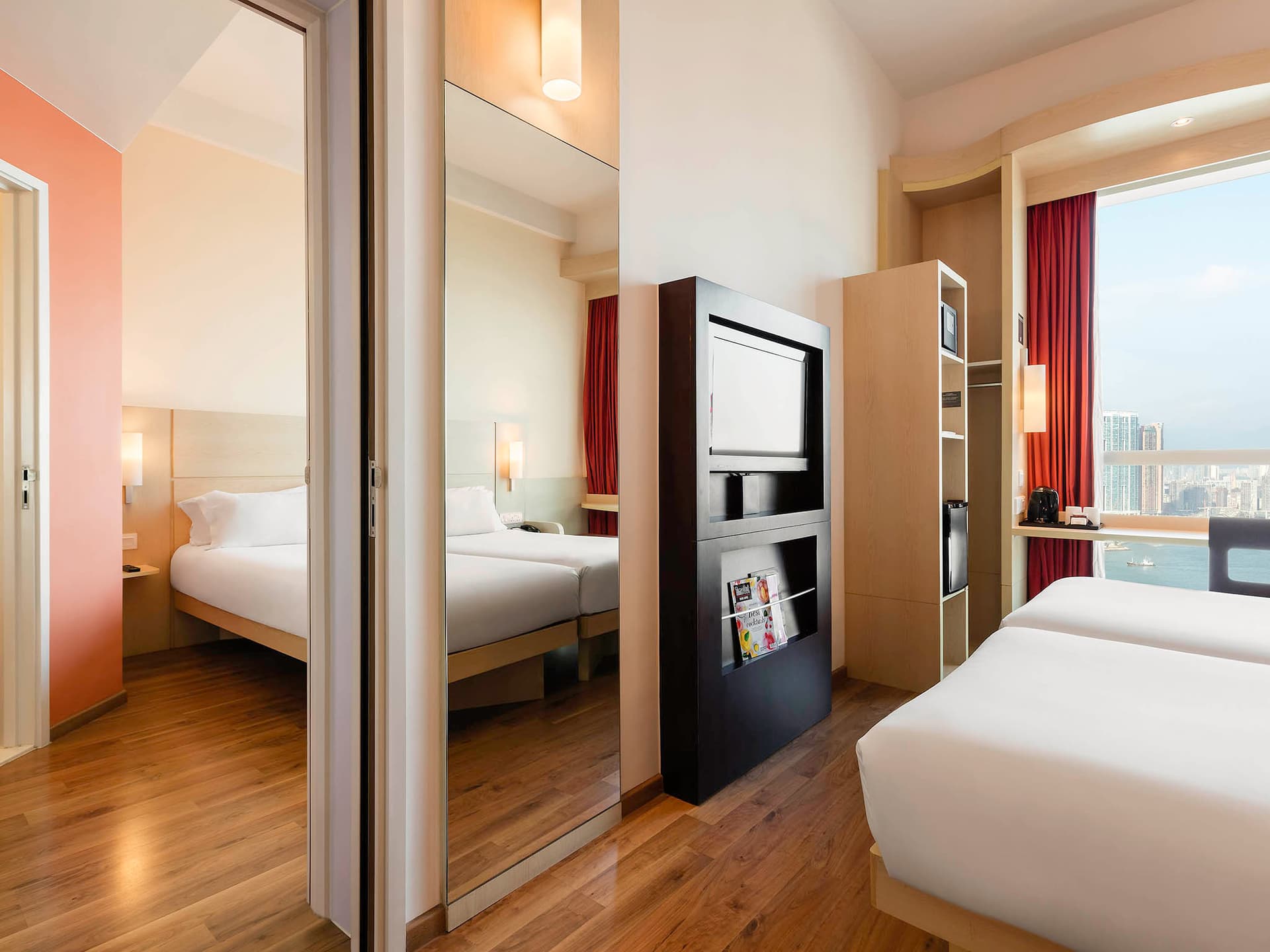 宜必思香港中上環酒店 ( Ibis Hong Kong Central and Sheung Wan Hotel )