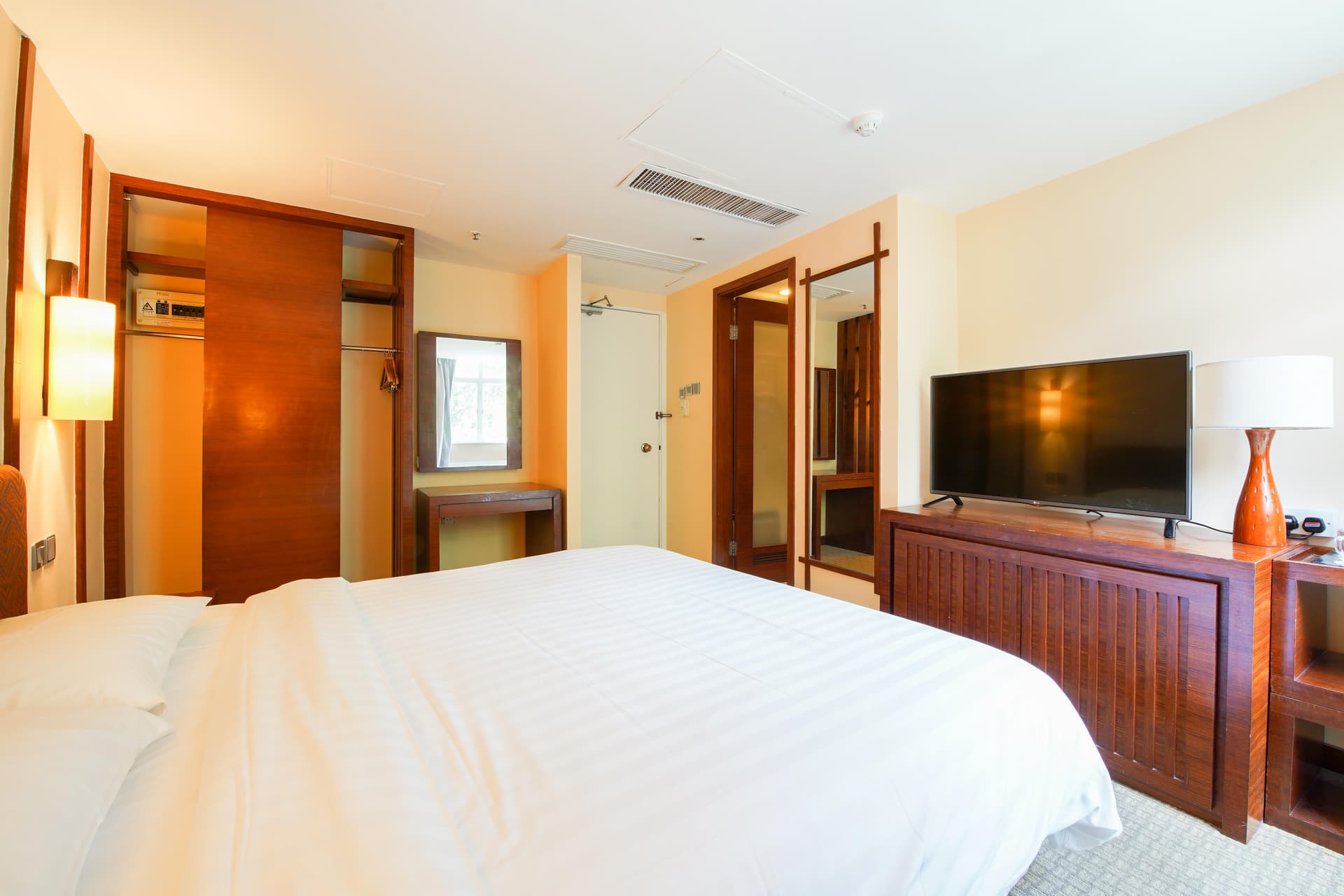 長洲華威酒店 ( Warwick Hotel )